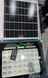 پنل خورشیدی ب همراه پروژکتور پرنور