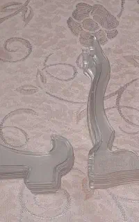 ۶ عدد پایه پلاستیکی ( ۳عدد بزرگ ۳ عدد کوچک )