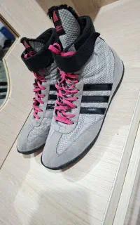 کفش کشتی در حد نو کامبت اسپید ۴ ویتنام