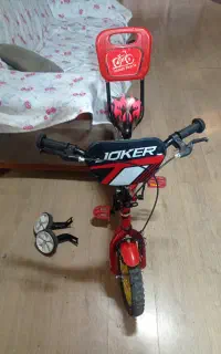 دوچرخه بچگانه و 5جفت کفش بچه