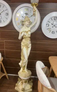 مجسمه ایستاده