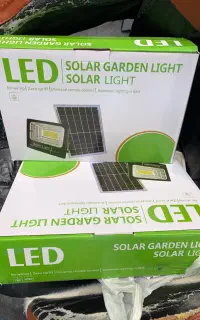 پروژکتور خورشیدی ۱۰۰ وات اظطراری شارژی