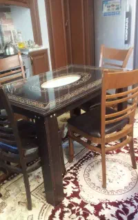 میز غذاخوری تمیز و سالم