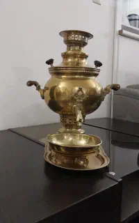 سماور ذغالی به همراه سینی و جام