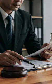 همکاری با وکلا و تنظیم متون حقوقی
