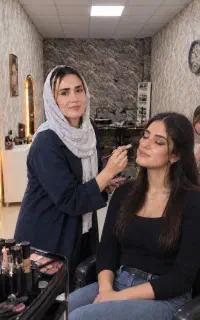 زیایی ماه پیشونی باهر میکاپ کاشت ناخن ناخون رایگان