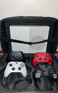 Xbox One S Digital 1TB+ 4دسته + کیف حمل ایکس باکس