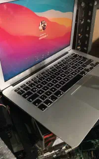 مک بوک ایر بسیار تمیز