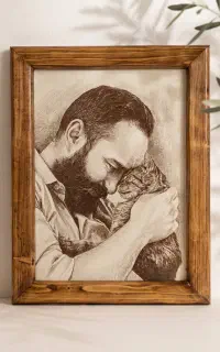 کادو تولدش عکسش روی چوب حک کن وبهش هدیه بده
