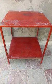 میز فلزی