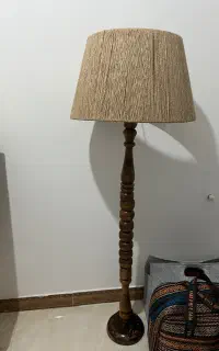 آباژور ایستاده