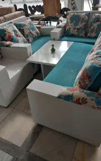 یک مبل خوشکل کارکرده