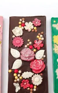 شکلات خاص خوشمزه آجیلی