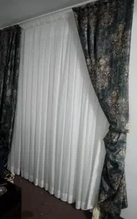 پرده پذیرایی شیک همراه با دستک و چوب پرده
