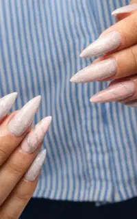 کاشت ناخن فقط ۳۵۰ +لنز رایگان