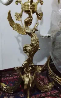 تلفن و صندلی برنجی