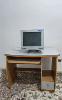میز کامپیوتر و تحریر سالم
