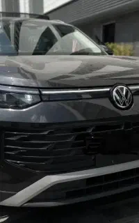 فولکس تایرون ۲۰۲۵ مشکی هیبریدی