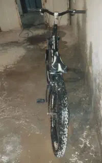 یک عدد دوچرخه لاستیک ها نو سالم و سلامت