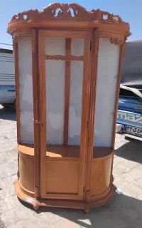 یک عدد بوفه قدیمی جنس خوب به فروش میرسد