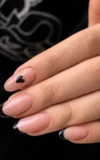 خدمات تخصصی کاشت ناخن
