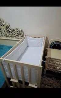 تخت کنار مادر ماستلا