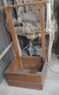 استند چوبی