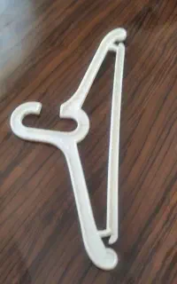 چوب لباس سفید