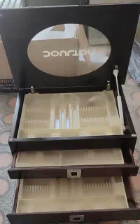 باکس جا قاشقی چنگالی نو نو نو.فقط درب کارتن بازشده