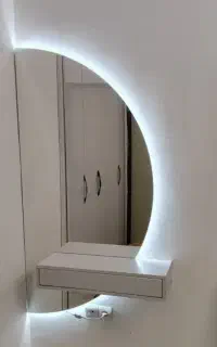 میز آرایش و آینه