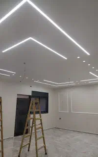 کاغذ دیواری و تقاشی ساختمان و