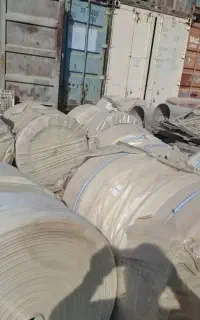 دو نفر نیروی کار کندر کار و آسیاب شور کار