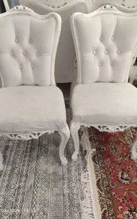 دو عدد صندلی