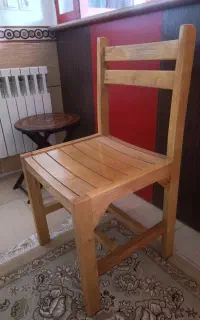 صندلی چوبی