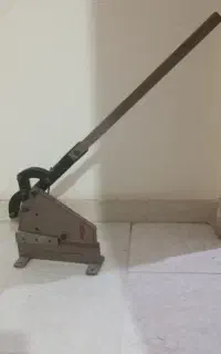 قیچی رو میزی پنج رومانی.