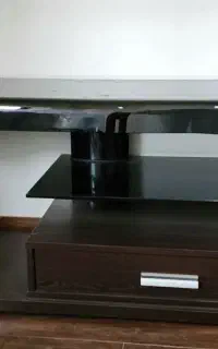 میز تلوزیون شیشه ای