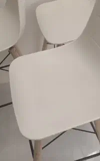 صندلی پایه چوبی و نشیمن فایبرگلاس