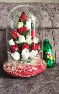 گل مصنوعی با شیشه