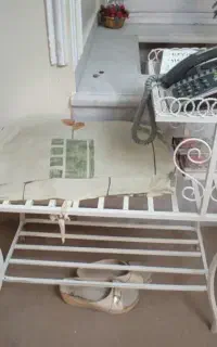 میز تلفن فلزی  بسیار محکم