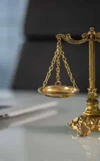 وکیل پایه یک دادگستری و مشاور حقوقی