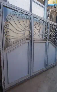 درب حیاط ماشین رو ۱۰عدد پنجره پاچلاغی ونردبان