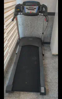 یک دستگاه تردمیل ورزشی سالم کم کار