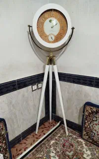 ساعت ایستاده دوموتوره