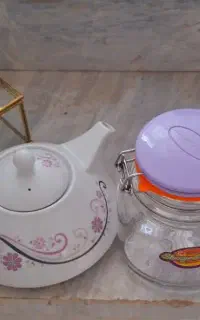 سه تا شیشه یه قوری  و تیبگ ۷ خانه