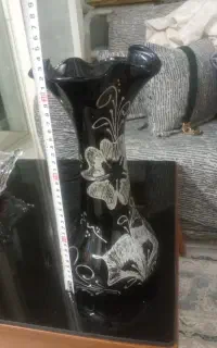 یک عدد گلدان مشکی کاملا سالم