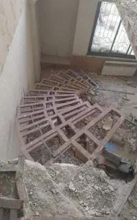 پله آهنی با نرده