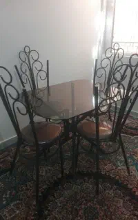میز ناهار خوری در حد نو