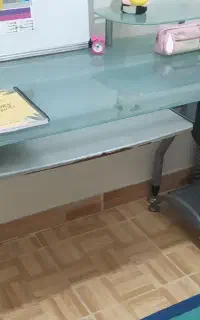میز کامپیوتر شیشه ای