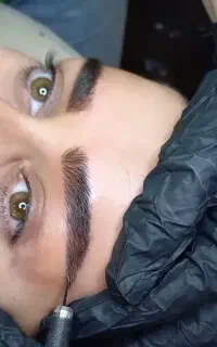 خدمات تخصصی میکروبلیدینگ و شیدینگ لب