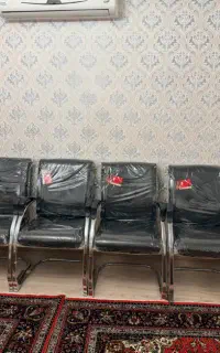 صندلی انتظار و کمد و میز ناخن و دور آیینه برنز